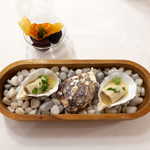 ナクレ - 前菜。58度で低温調理した三陸産桜牡蠣と、海老の春巻