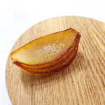 ナクレ - 加熱する際は一枚一枚はがしてポルチーニソースを塗り込み、調理後に改めて玉ねぎの形に再構成するのだとか。手が込んでいます！