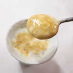 ナクレ - スプーンを入れると、中からエスプレッソが！ ほろ苦さとミルキーさが、口の中で交じり合う