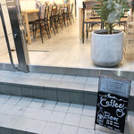 CAFE&BAR EDITION ART&DESIGN FARM - 河原町通沿いの店前に小さな看板