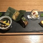 懐食みちば - 旬彩膳 4,750円(税別)
                                前菜
                                チーズ黄金焼、秋の白和え、さんま山椒煮、菊菜浸し、木の子、本日の〆寿し
                                #2018.09