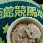 ことりでアイスクリーム - あずき130円。