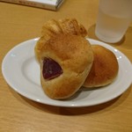 鎌倉パスタ - 食べ放題のパン 一部