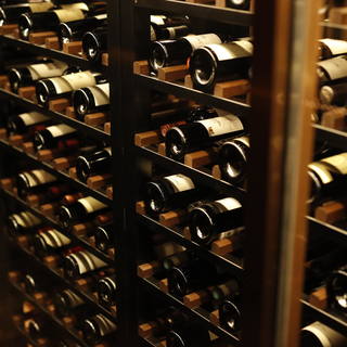 《Sommelier Select》We have a wide selection of branded wines from various countries.