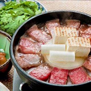 肉的美味和西紅柿的酸味◎本店首推的“西紅柿味增牛肉鍋”!
