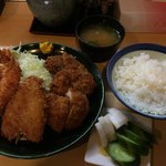 とんかつ春 - スペシャル定食・1080円。おかげ様でスペシャルがすごく出るようになって、10人に8人は頼まれるんですよ。と女将さん。