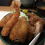 とんかつ春 - そりゃこのボリュームだもん。ヒレなんか3枚とかありえないし。