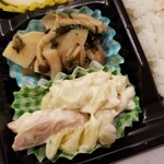 弁当・定食の店 中ちゃん - たけのことキノコの何か/マカロニサラダ