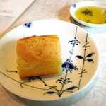 グリルうかい 丸の内店 - コースのパン（お代わり自由）