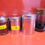 ラーメン二郎 - 卓上調味料