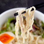 Famous chicken paitan salt soba with carefully selected noodles