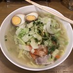 アミーズ ロティサリーチキン - 〆はフィリピン風ラーメン（Mami）