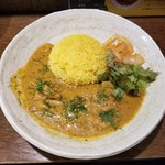SPICY CURRY 魯珈 - ディル爽やかに薫る。秋鮭と舞茸のカレー