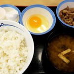 松屋 - 選べる小鉢の玉子かけごはん：290円