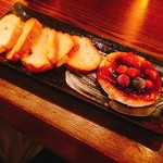 かご屋 - カマンベールのおやき（600円）