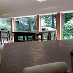 お庭が見える素敵な店内です。