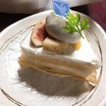 パティスリー オ プレジール シュクレ - 季節によります。今日はイチジクのショート