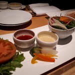 アマン東京 - ルームサービス　和牛のハンバーガー