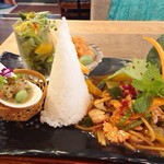 バーンタイ - Fランチ  バイマックルゥーの鶏肉ピリ辛炒め