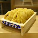 東麻布 天本 - この日のすごいムラサキウニ（密漁）