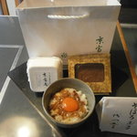 Kyou Tomian - コース料理の〆のそぼろご飯。好評によりお土産用で販売することに、4人前1570円