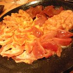 焼肉問屋 牛蔵 - ホルモン盛り合わせ2人前800円