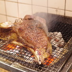 Charcoal-grilled aged meat 100g ¥3230 (orders start from 200g)