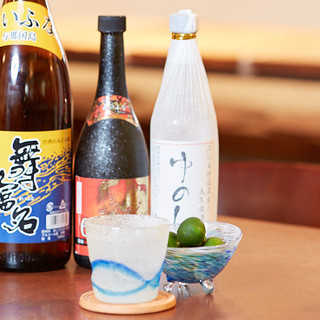 从冲绳几乎所有的酿酒厂收集而来，种类丰富的泡盛酒