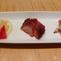 スーツァン・レストラン陳 渋谷店 - 美味冷碟子　チャイニーズオードブル 　クラゲと野菜のさっぱり漬け、チャーシュー、ナスと獅子唐の辛味ソースがけ