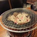 炭火焼肉　牛宴 - 炭焼きです 201809