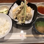 平河町 川澄 - 花天ぷら膳 1750円 ※木・金限定メニュー ※旬野菜中心のぜいたく天ぷら (アスパラ, みょうが, 宿南かぼちゃ, 丸オクラ, ゴーヤー, エビ×2, イカ, 他) 2018年9月14日昼