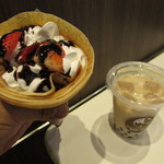 GelaFru - 料理写真:クレープ いちごチョコクリーム・タピオカミルクティー Mサイズ 