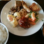 グゥー - ビュッフェ形式。1000円。