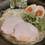 麺屋 甲武信 - 味玉鶏白湯らーめん(850円)