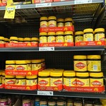 Woolworths - 棚一面の黄色いあれ