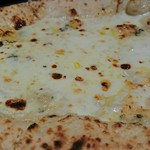 Pizzeria La Gita - クアトロ・フォルマッジ