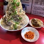 千里眼 - 冷やし中華（少な目）麺140グラム 850円　ヤサイマシマシガリマヨマシマシカラメマシマシショウガの辛揚げ別皿で