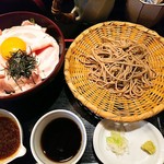 酒の花が咲く Mumon 無門 - ローストポーク丼＆蕎麦（ハーフサイズ）