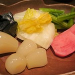 新料理 都留野 - 漬物　ズームアップ