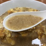 ラーメンく～た - 黄とんこつのスープ