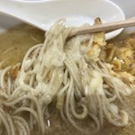 ラーメンく～た - チーズが絡む