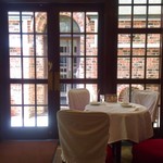 イノダコーヒ - 上のステンドグラスも素敵