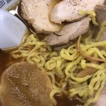 キンタ - 津軽のラーメンらしい麩入り