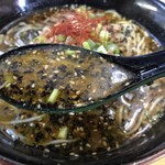餃子菜館 - 濃厚なスープ