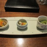 柳町 一刻堂 - 先ずは前菜の３種盛り、南蛮漬けやゴーヤの小鉢等の前菜です。