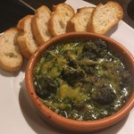 クロッキオ - ツブとエスカルゴの香草ガーリックバター1200円