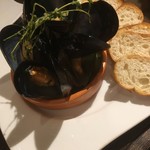 クロッキオ - 寿都活ムール貝の白ワイン蒸し crocchio風800円