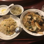 東海飯店 - 五目焼きそば+半炒飯