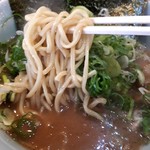 武蔵家 - 麺は普通注文で、理想的な柔らかさ。いわゆるプリモチの食感！