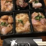 本格炭火焼肉わたなべ - ホルモンの盛り合わせ（綺麗）